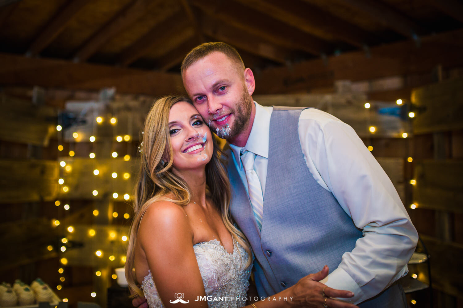  Platte River Fort Wedding | Cutting the cake | Greeley Colorado wedding photographer | © JMGant Photography | http://www.jmgantphotography.com/ 