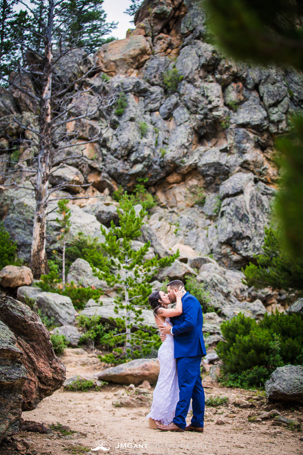  Summer elopement in
Rocky Mountain National Park
© JMGant Photography
http://www.jmgantphotography.com/ 