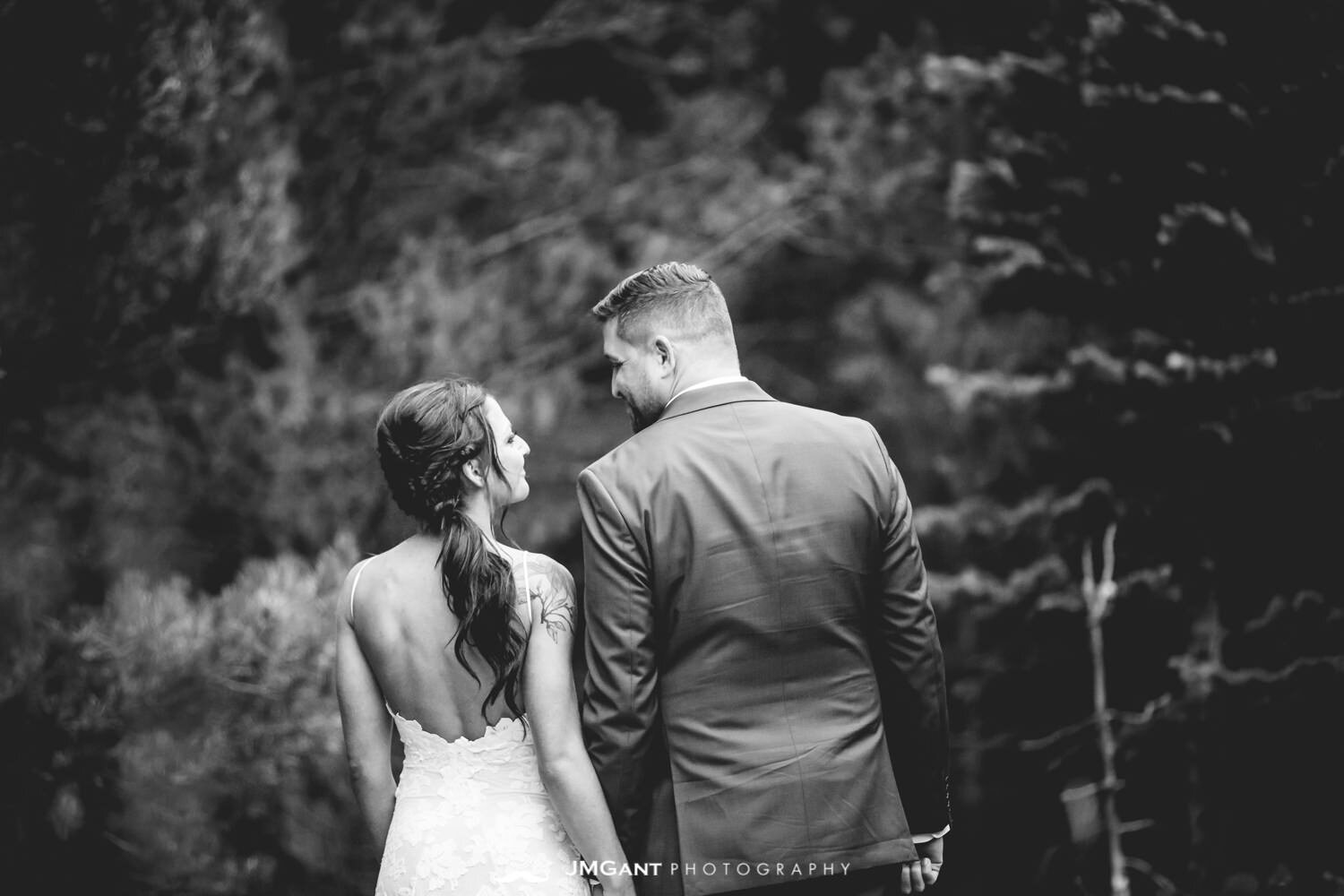  Summer elopement in
Rocky Mountain National Park
© JMGant Photography
http://www.jmgantphotography.com/ 