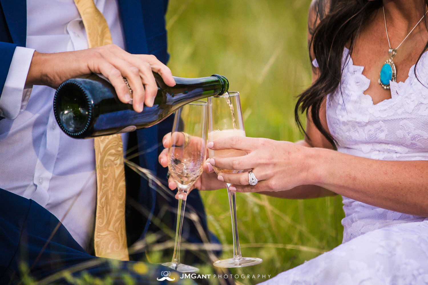  Summer elopement in
Rocky Mountain National Park
© JMGant Photography
http://www.jmgantphotography.com/ 