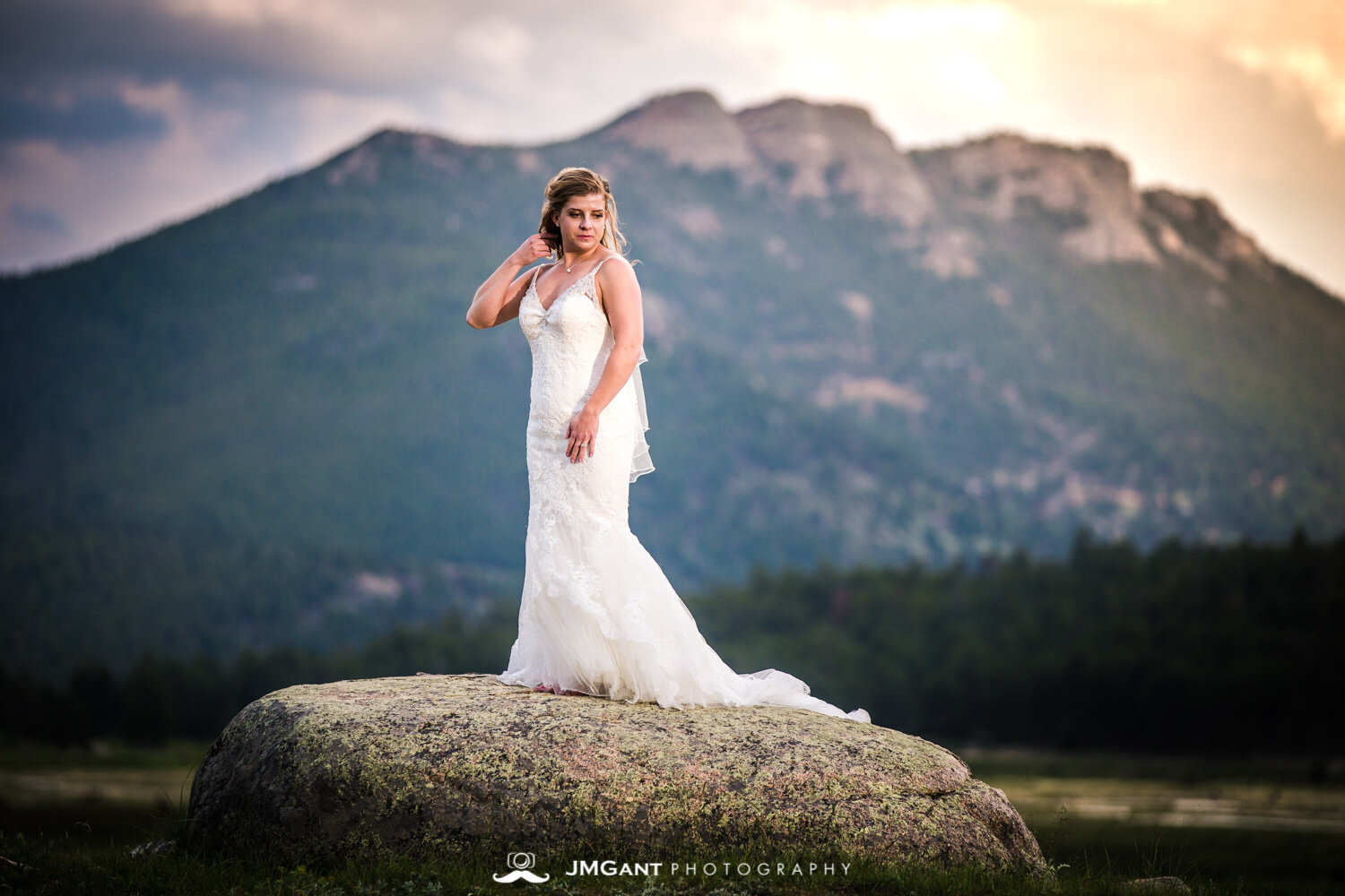  Rocky Mountain National Park first look wedding photos. 