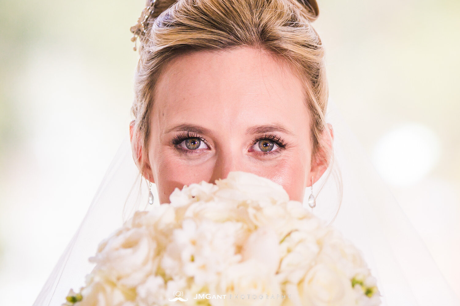  Stunning elegant wedding at the Della Terra Mountain Chateau in Estes Park Colorado. Photographed by Jared M. Gant of JMGant Photography. 