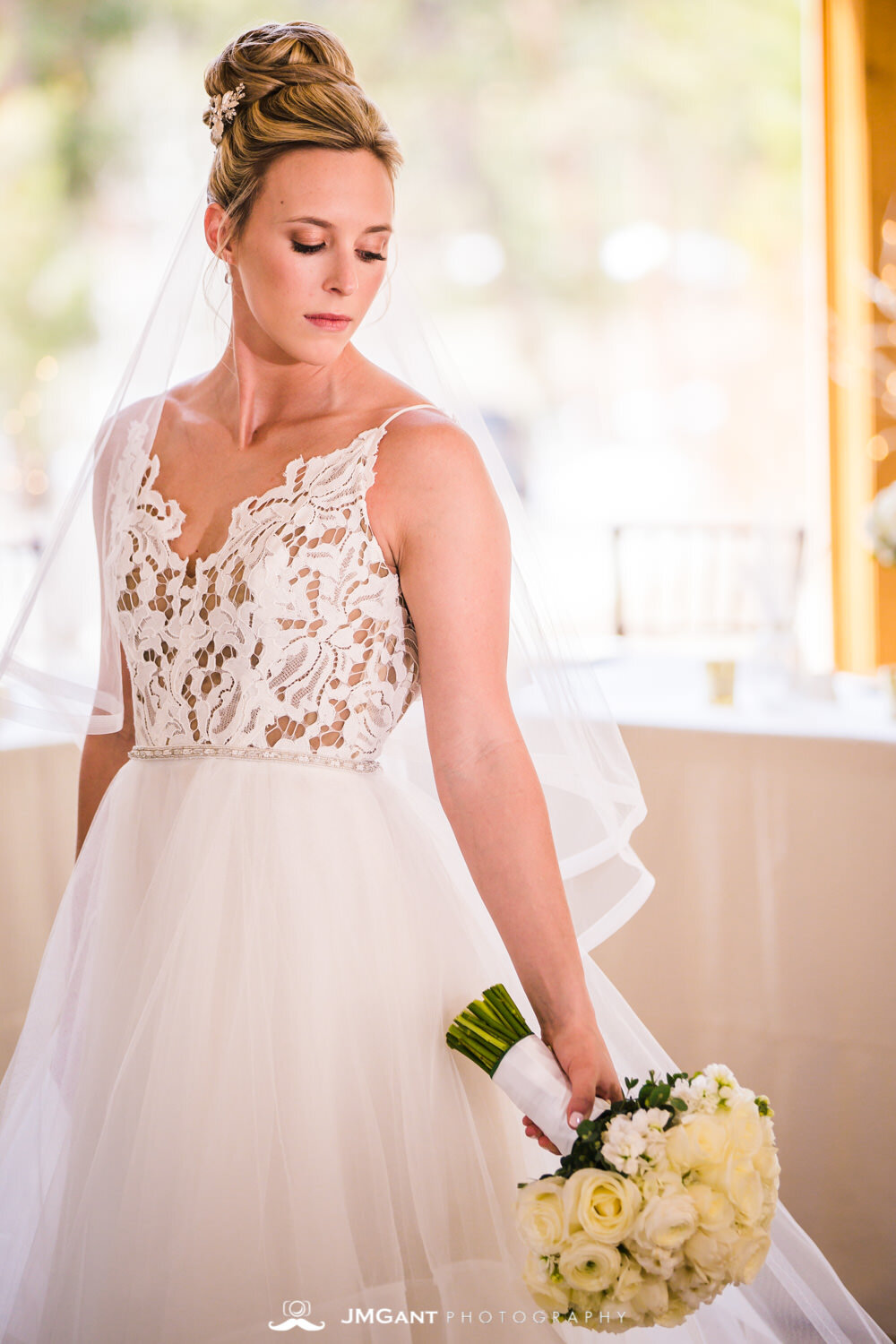  Stunning elegant wedding at the Della Terra Mountain Chateau in Estes Park Colorado. Photographed by Jared M. Gant of JMGant Photography. 