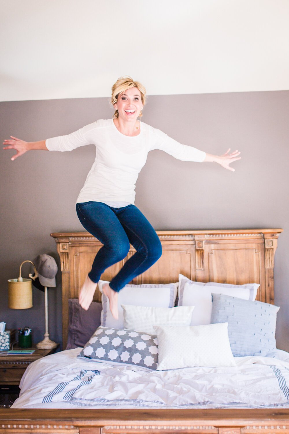  Bride jumping on her bed!&nbsp; 