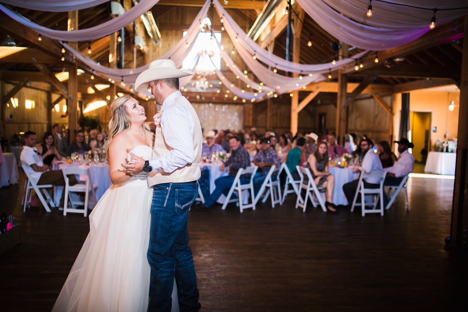  Wedding picture at the Big Red Barn at Highland Meadows Golf Course.&nbsp;Phototgraphed by Jared M. Gant of JMGant Photography.&nbsp; 
