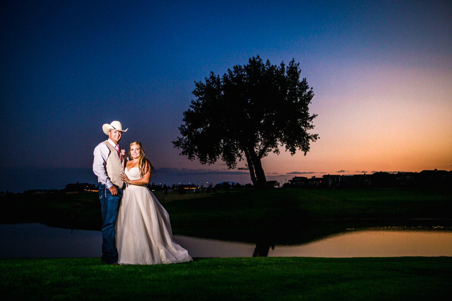  Wedding picture at the Big Red Barn at Highland Meadows Golf Course.&nbsp;Phototgraphed by Jared M. Gant of JMGant Photography.&nbsp; 