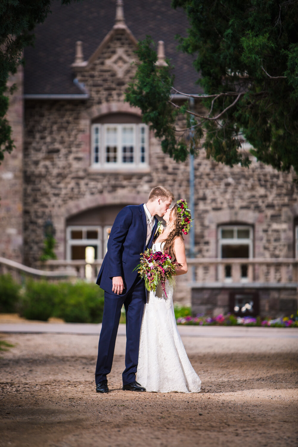  Bride and groom outside Highlands Ranch Mansion.  hotographed by JMGant Photography, Denver Colorado wedding photographer.&nbsp; 