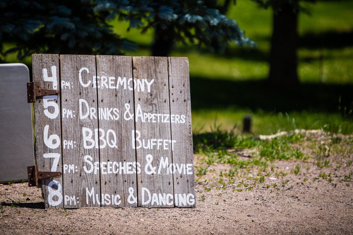  Wedding schedule sign.&nbsp;The barn at Evergreen Memorial. Photographed by JMGant Photography. 