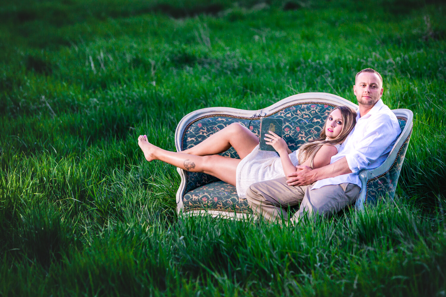  Engagement with a victorian couch at Sandstone Ranch. Take by Jared M. Gant 