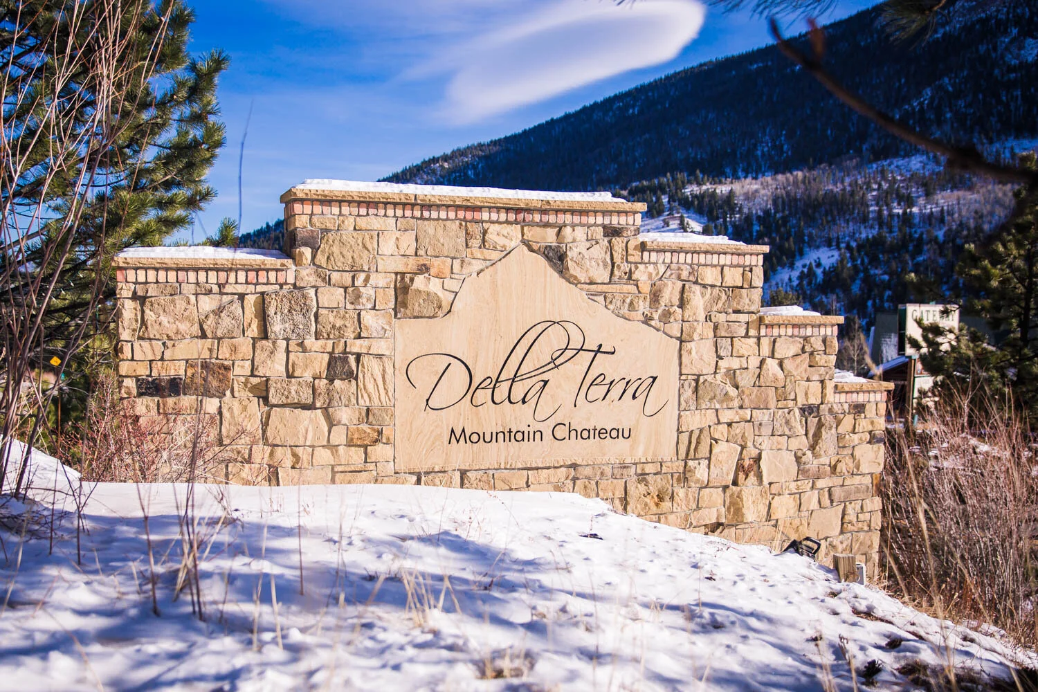  Stunning elegant wedding at the Della Terra Mountain Chateau in Estes Park Colorado. Photographed by Jared M. Gant of JMGant Photography. 
