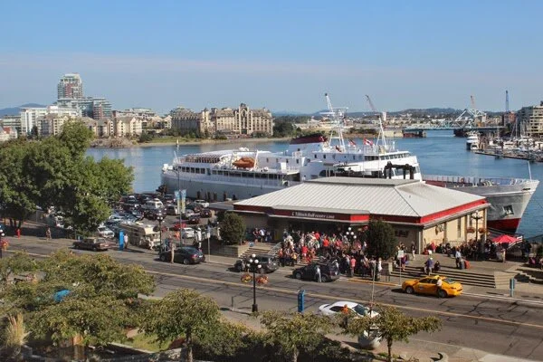 Black+Ball+Ferry+in+Victoria+Harbour.jpg