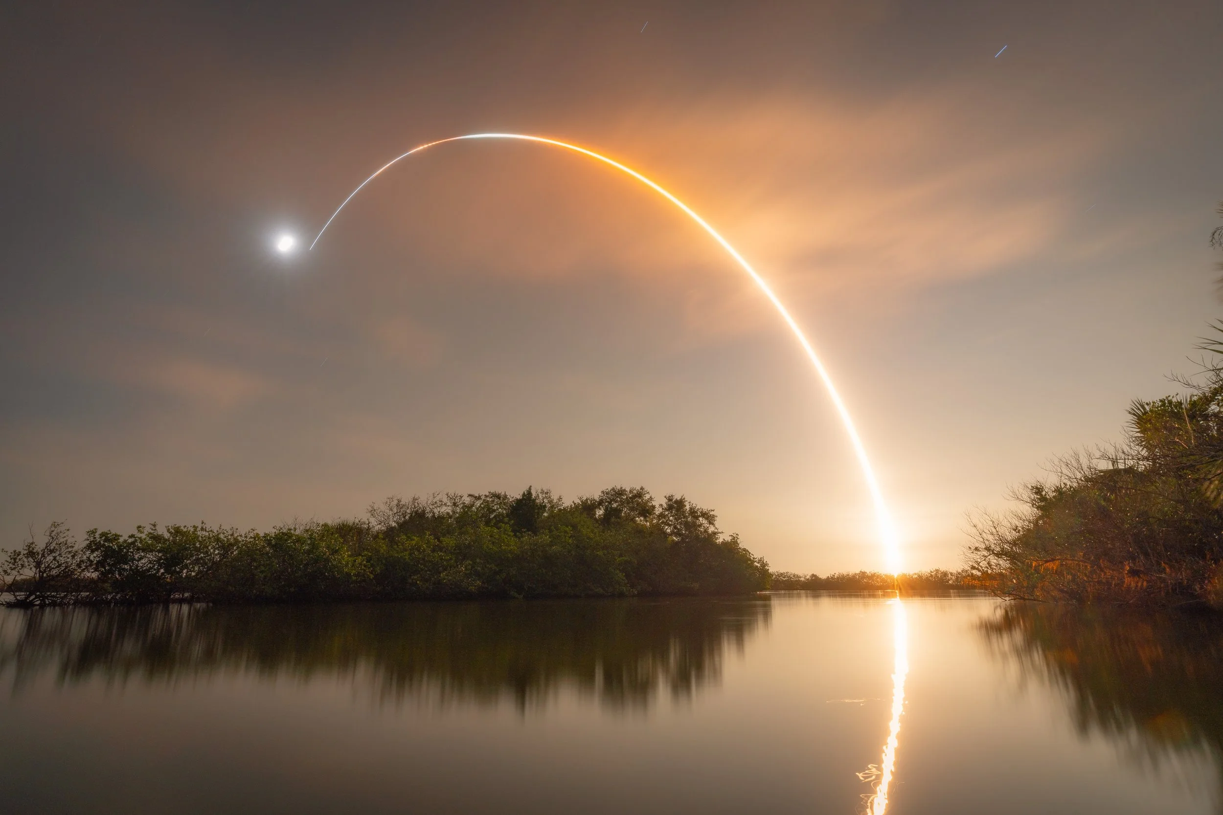SLS_Artemis_Into_The_Moon_No_Logo_20mb-001.JPG