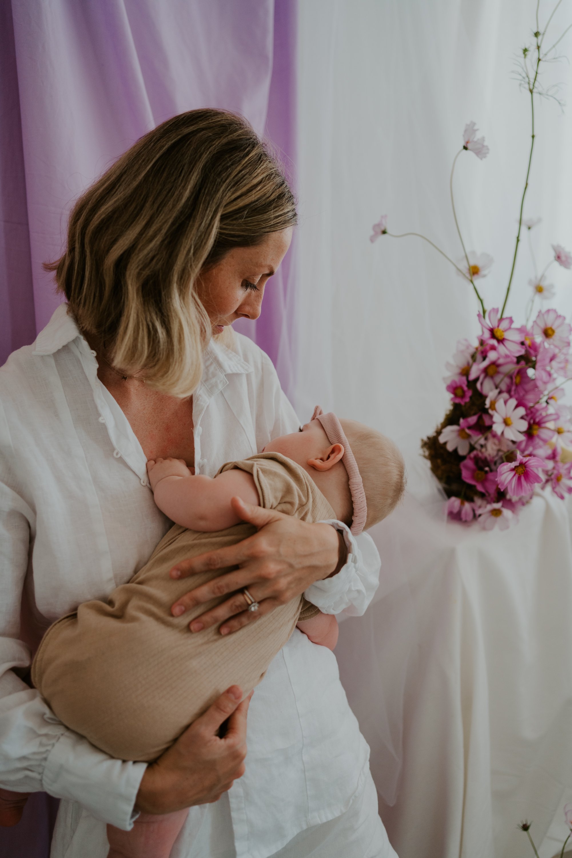 monthly-mums-flower-play-image-by-lauren-sutton-photography-mums-and-bubs-class-2.jpg