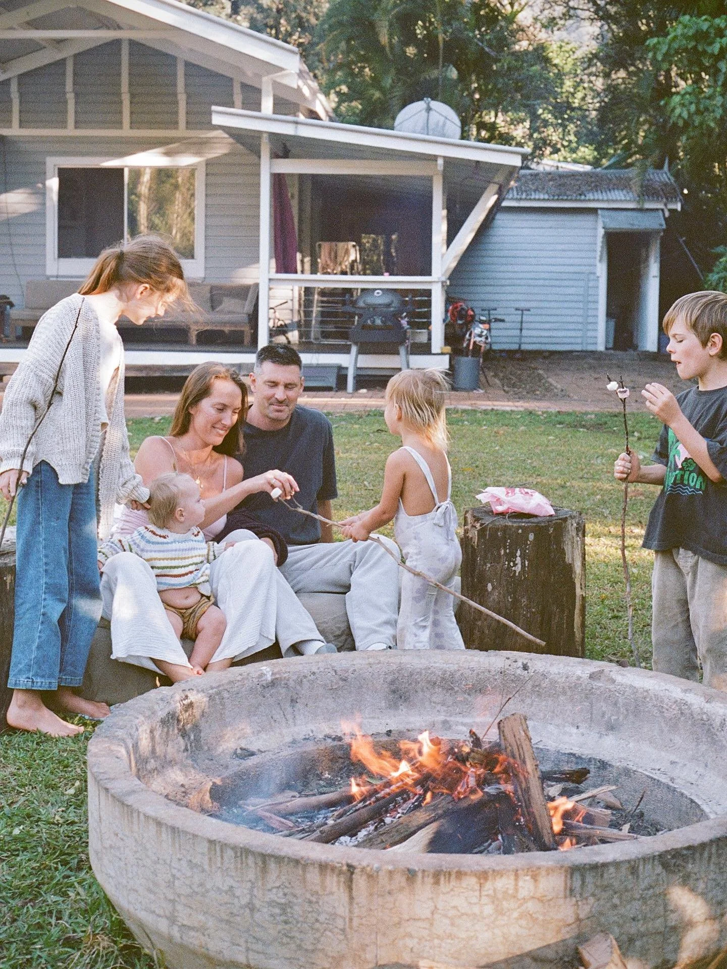 Art direction &amp; film photography for @indigoluna.store documenting @jinti_fell and her family at home ❤️
