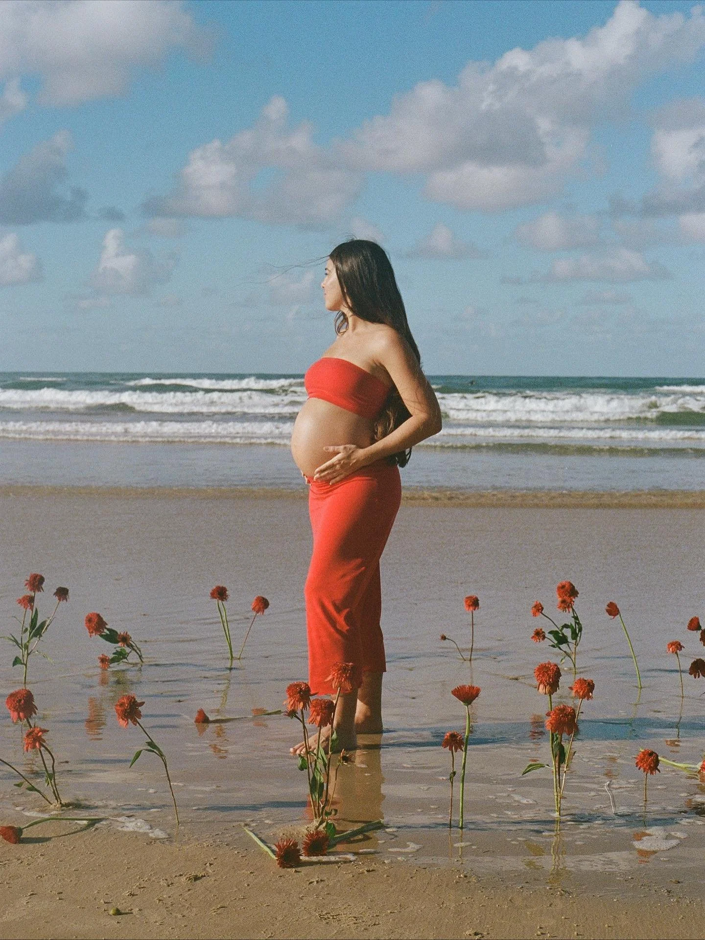 A constant unfolding 🥀 @hara_thelabel 

Film photography @wilunastudio 
Super 8 film @hazilyfilm