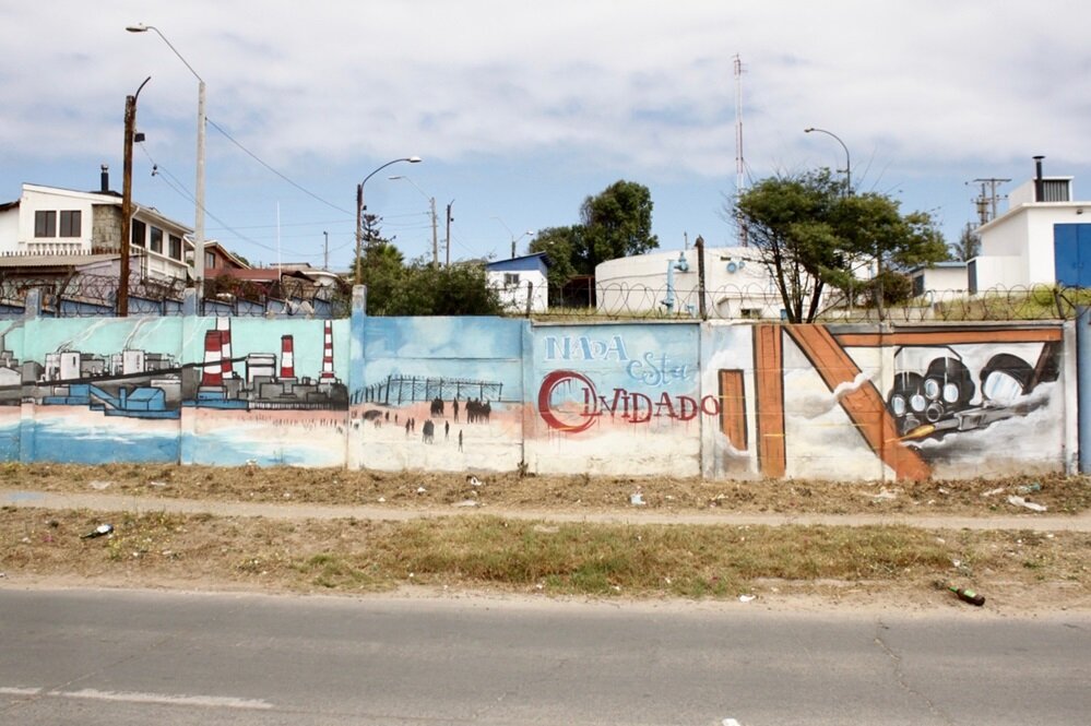 Mural about the repression of protesters after the contamination episode in 2018. By @clavoconoxido. Photo credit: T.S.