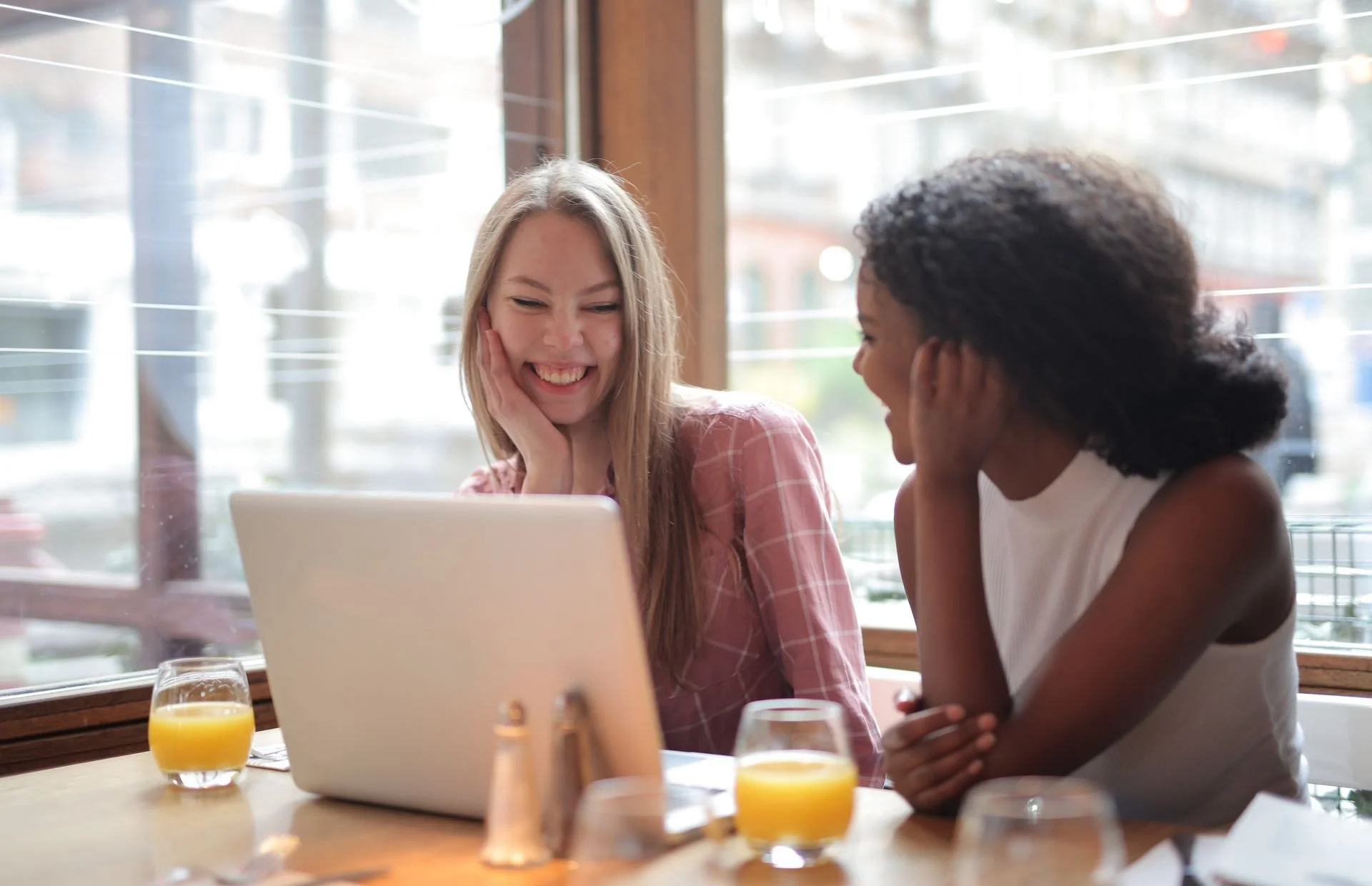Zelf bouwen, AI, freelancer of specialist: de beste manier om je Squarespace website te laten bouwen
