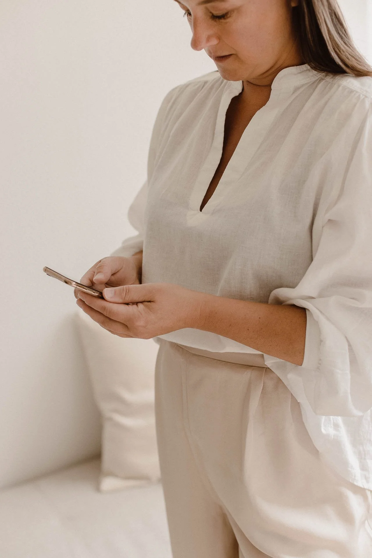 Made by Anouk, Squarespace specialist voor bedrijfwebsites in Nederland en België videobelt met ondernemer