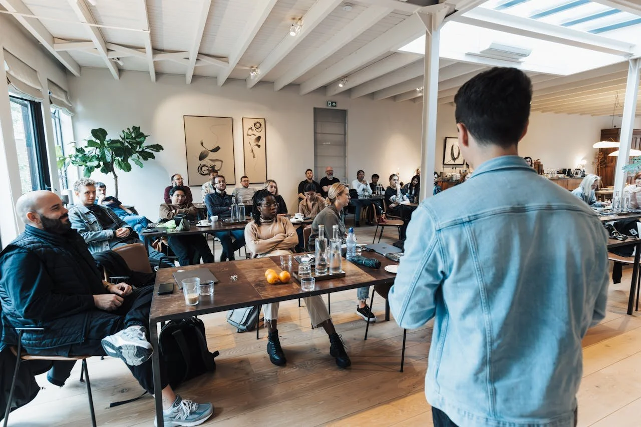 Nederlandse ondernemers luisteren naar de verschillen Wordpress versus Squarespace