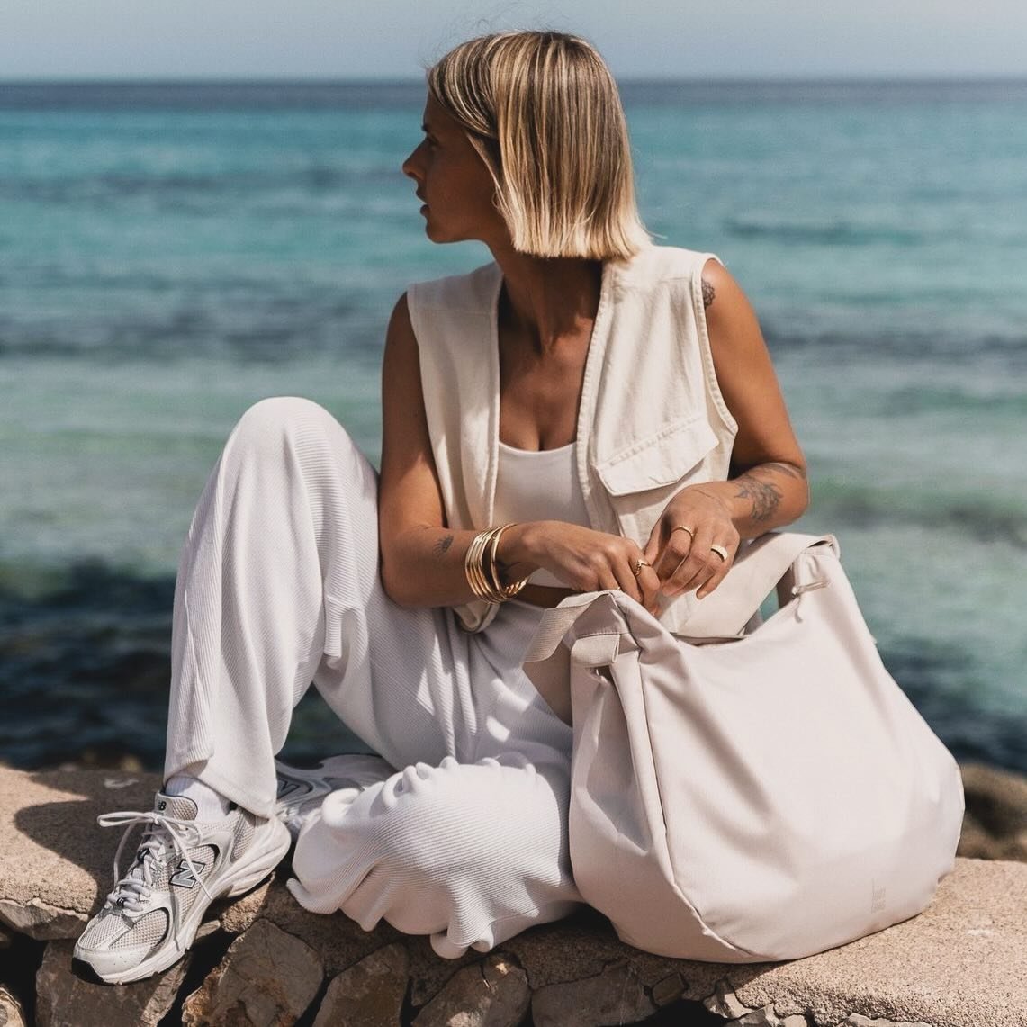 Curved and comfy @gotbag 
.
.
.
.
.
.
.
.
.
.
#gotbag #curved #curvedbag #travelbag #travelbags #travellight #travellife #travellifestyle #greenbag #greenbags #sustainablebags #sustainablebag #newbag #newbags #newbagscollection #fromtrashtotreasure #