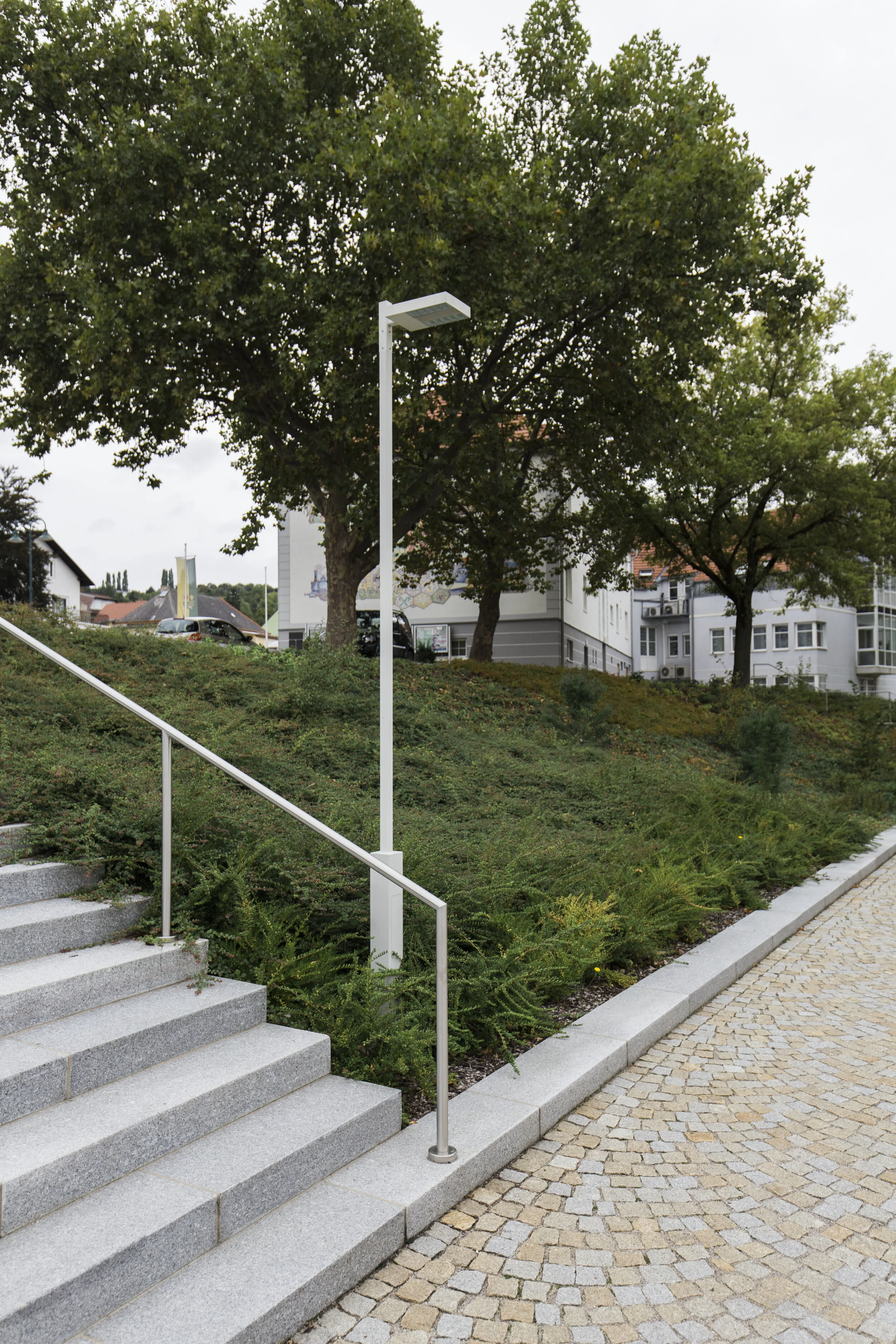  Kirchenpark | Wiesen | Mastleuchte | © Rainer Schoditsch 