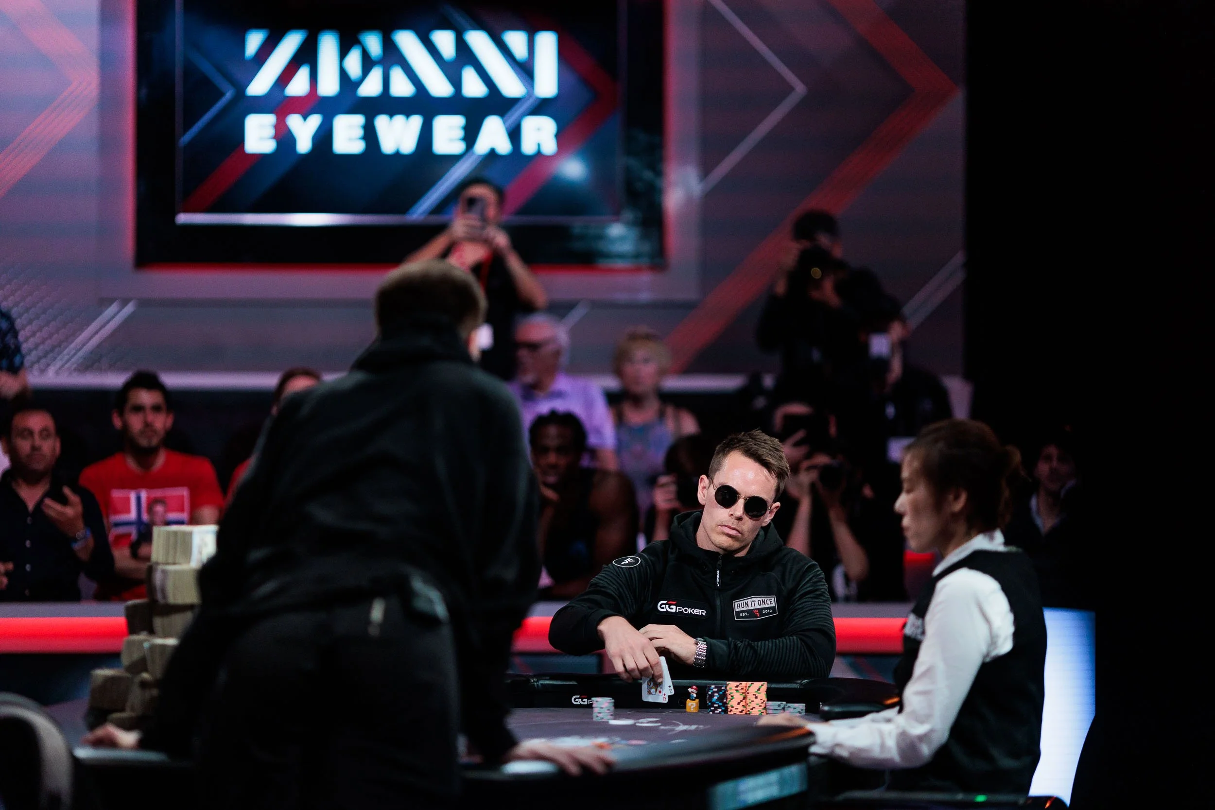 Espen Jorstad flips over the winning hand of the 2022 WSOP