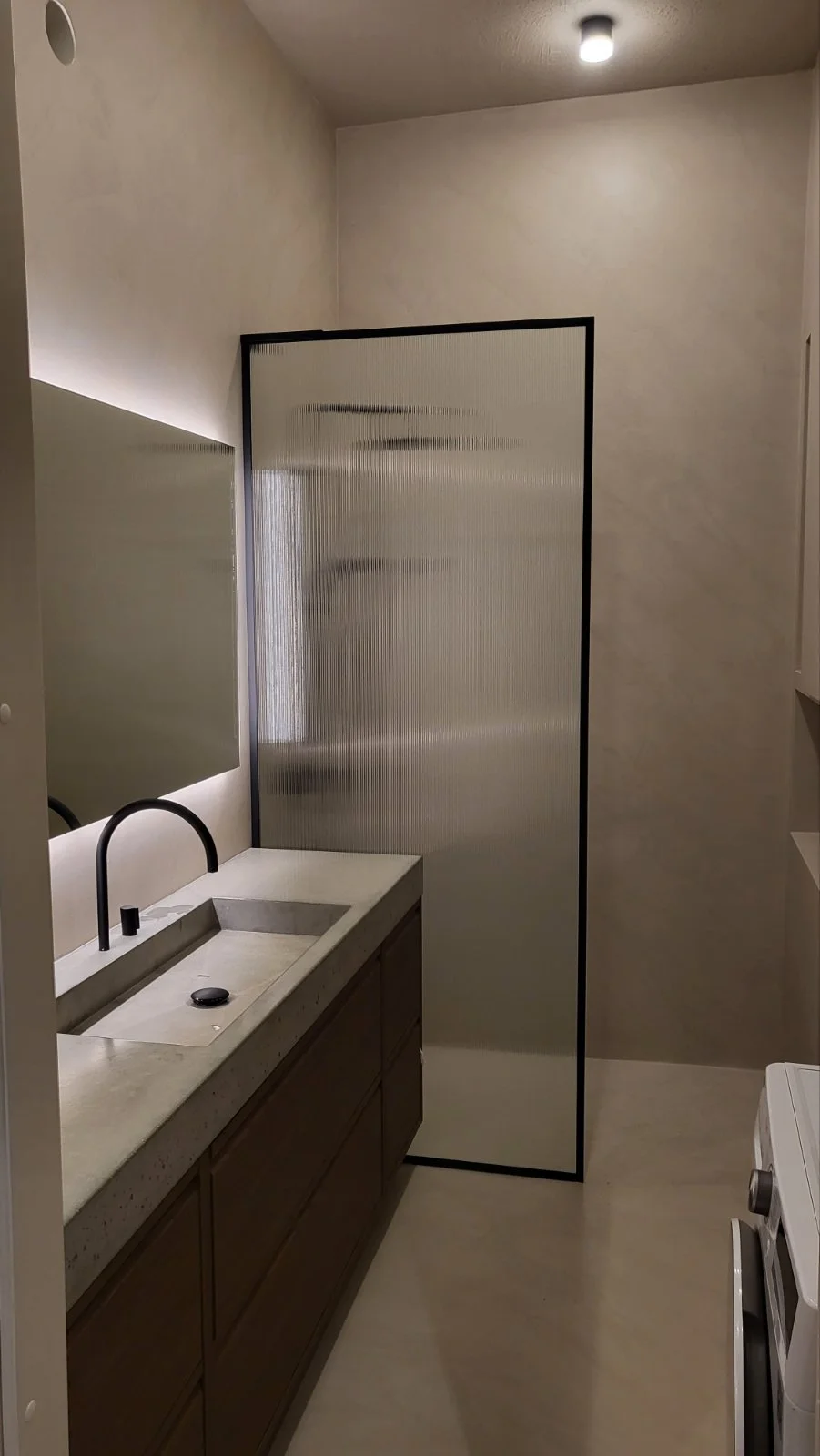 lainelisest klaasist dušiklaas mustas raamis