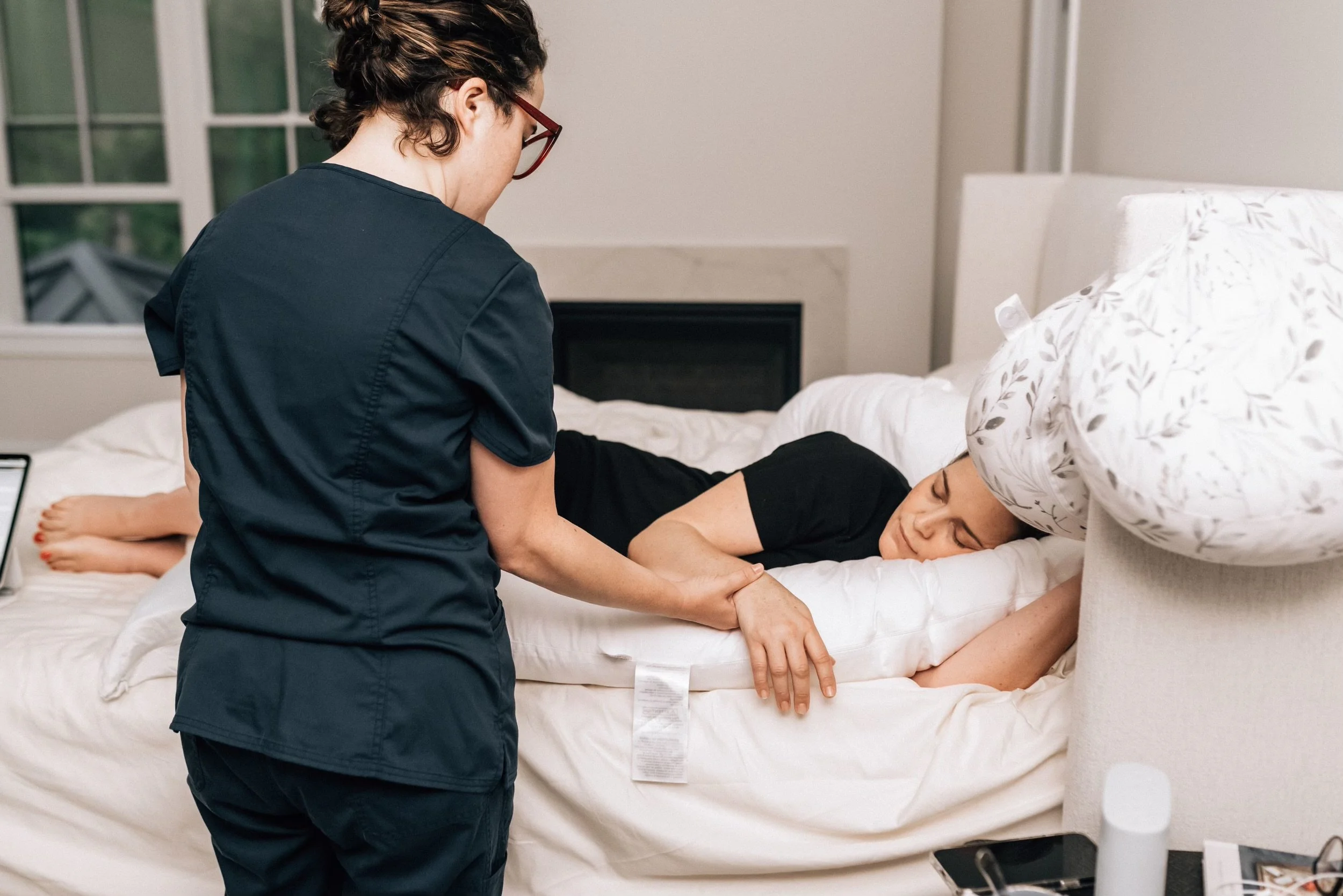 Home Birth vs Hospital: Pros, Cons, and What to Expect