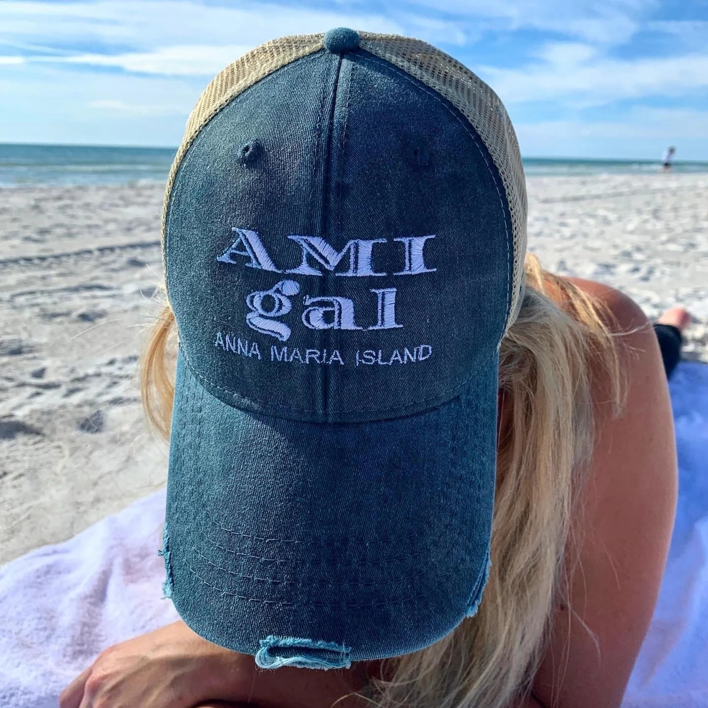 AMI gal - Trucker Hat Recycled