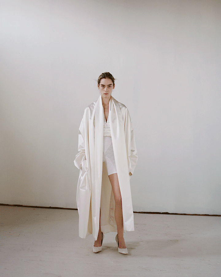 90121_DJA_ColleenAllenLookbook_012_06-_4x5.gif