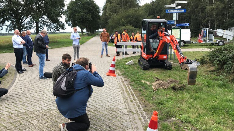 De-officiele-start-van-de-aanleg-van-glasvezel-in-Borger-Odoorn-foto-Steven-Stegen-RTV-Drenthe.jpg
