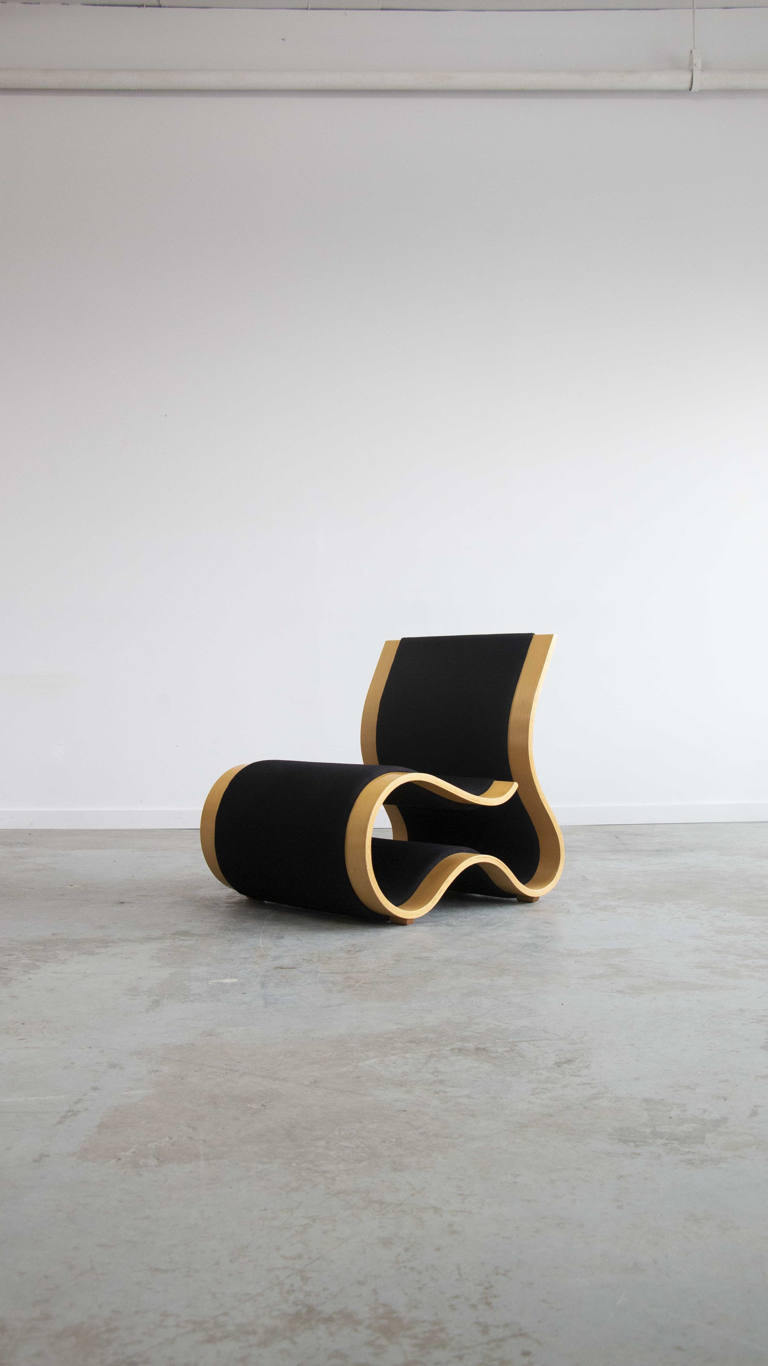 Kurve Lounge Chair by Karim Rashid for Nienkämper — Séjour Studio