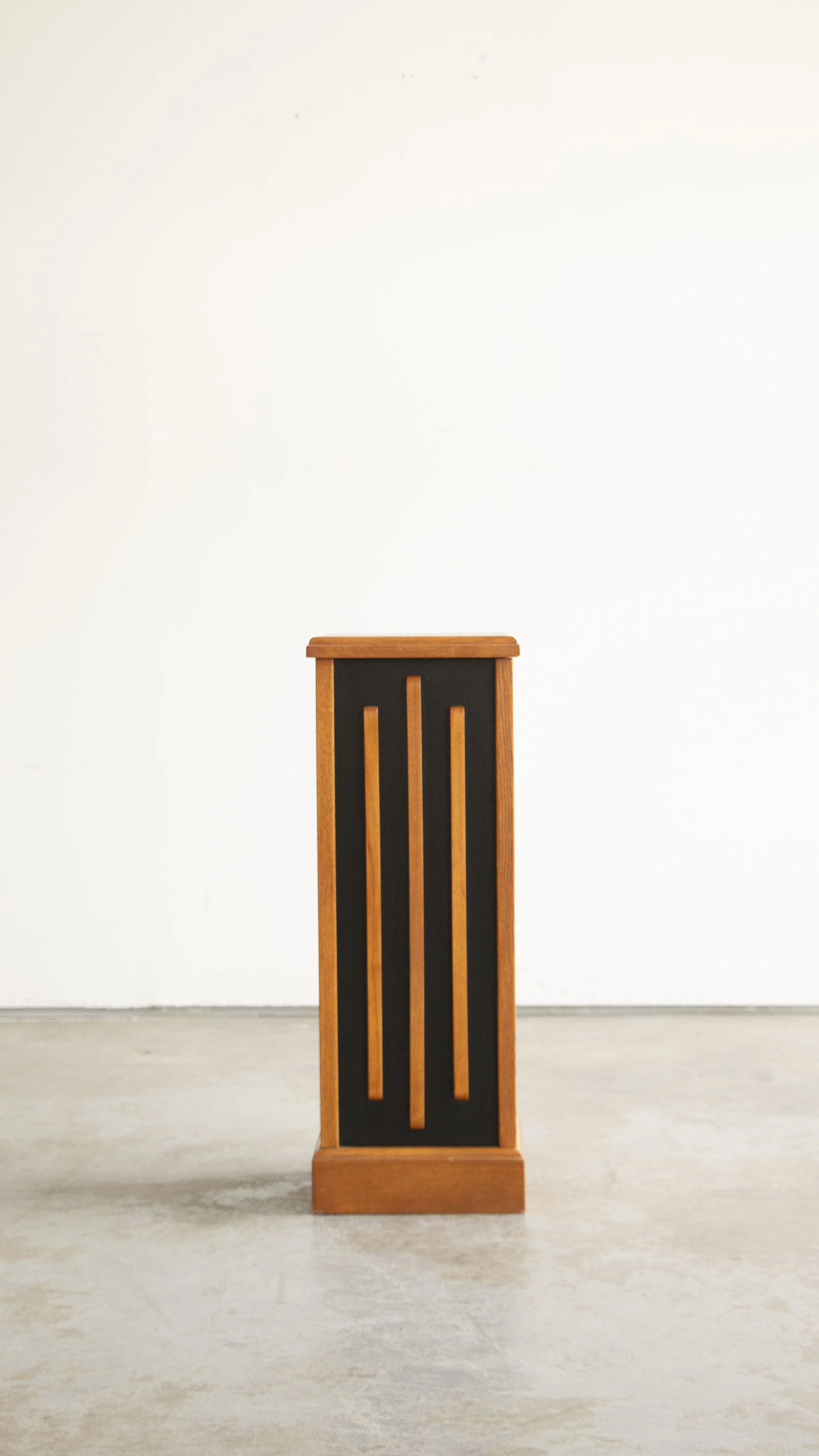 pedestal_3.jpg