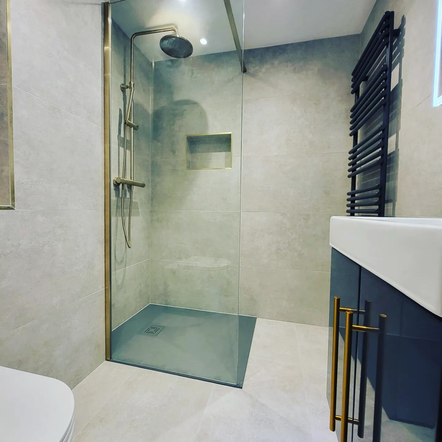 Another Greens bathrooms renovation completed. Brushed brass, slate tray &amp; 80x40 tiles.
Thanks to @ytctiles @stjamestiling