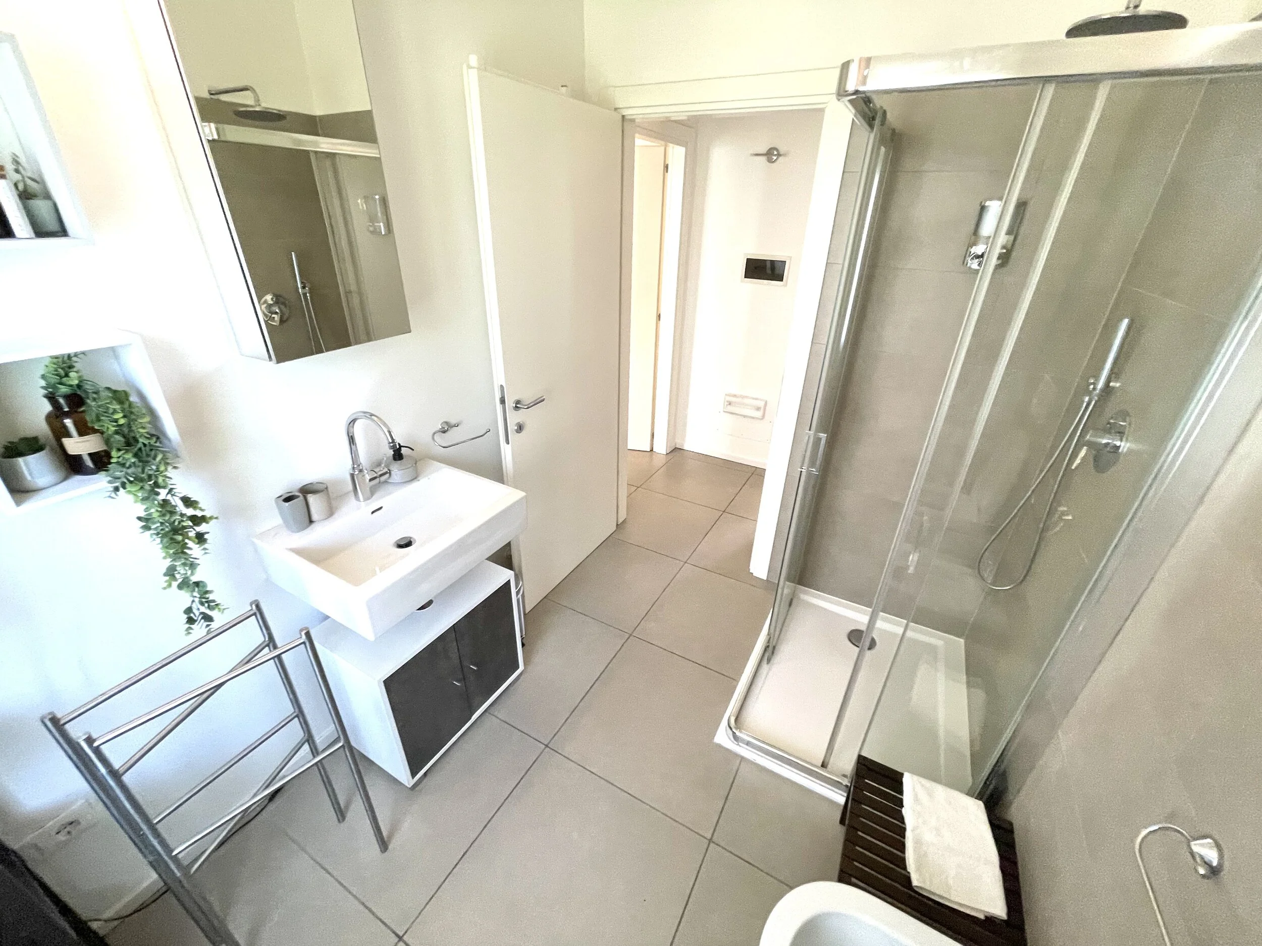 Private bathroom (room 1)