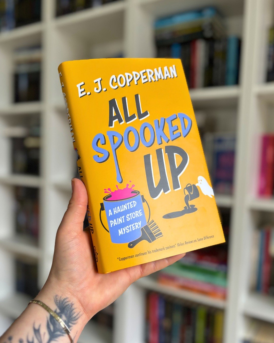 She wanted a fresh start&hellip;

Instead she got:
👻 one ghost dad
💀 one dead body
🎨 and a whole lot of unfinished business

We&rsquo;re obsessed 😏

ALL SPOOKED UP by E.J. Copperman. Yours for just &pound;0.99 🔗 https://geni.us/all-spooked-up