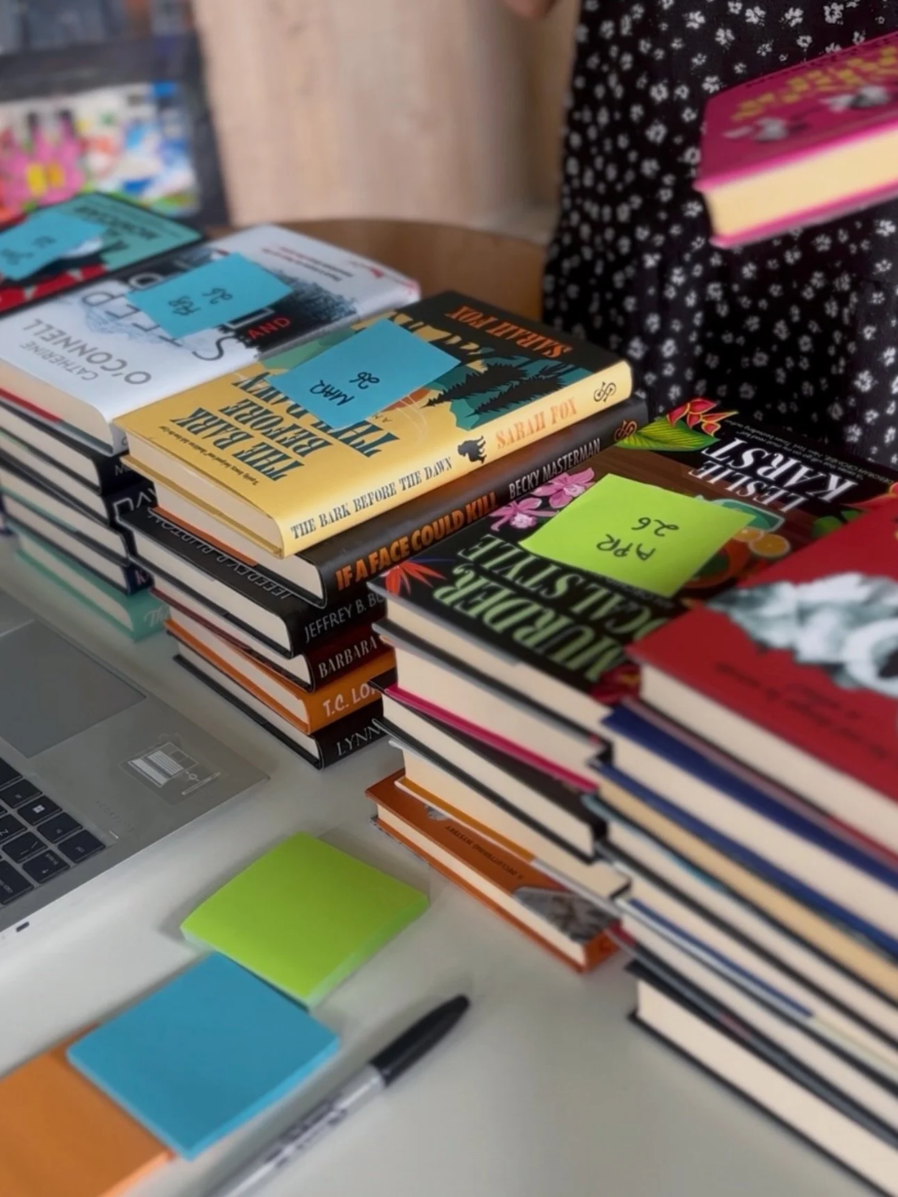 How many books do you think we have in the office? 📚 I mean, we have THOUSANDS on our Kindle&rsquo;s&hellip;which only makes sense as our books are mostly &pound;0.99 on kindle 👀 also link in bio to get FREE books! (And no, this isn&rsquo;t a scam)