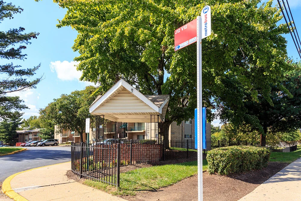 1000px_Holly_Spring_OCT_2013_bus stop (1).jpg