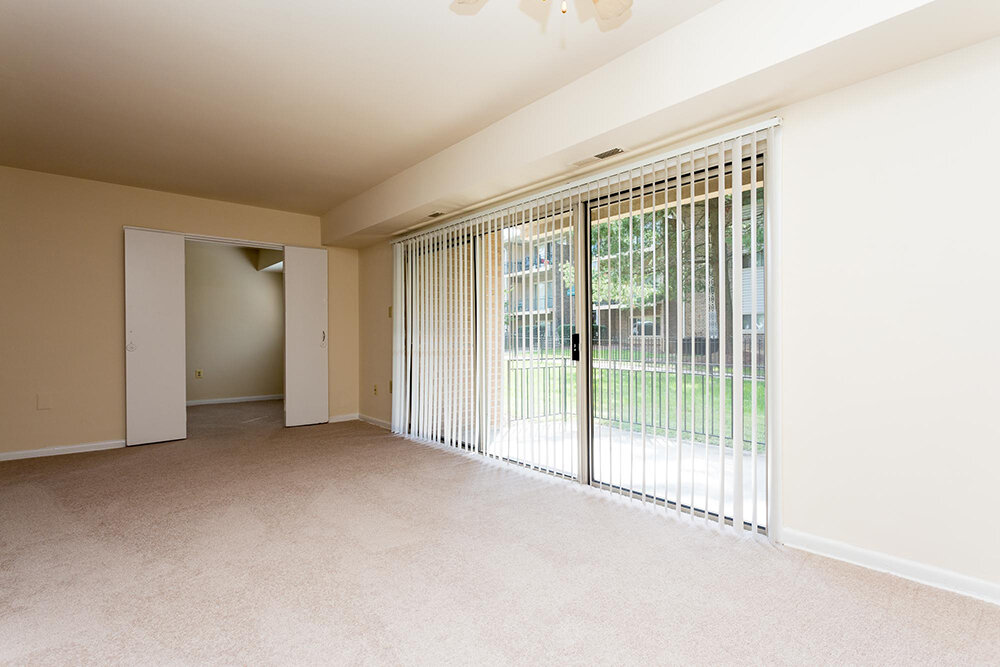 1000px_Holly_Spring_OCT_2013_living (3).jpg