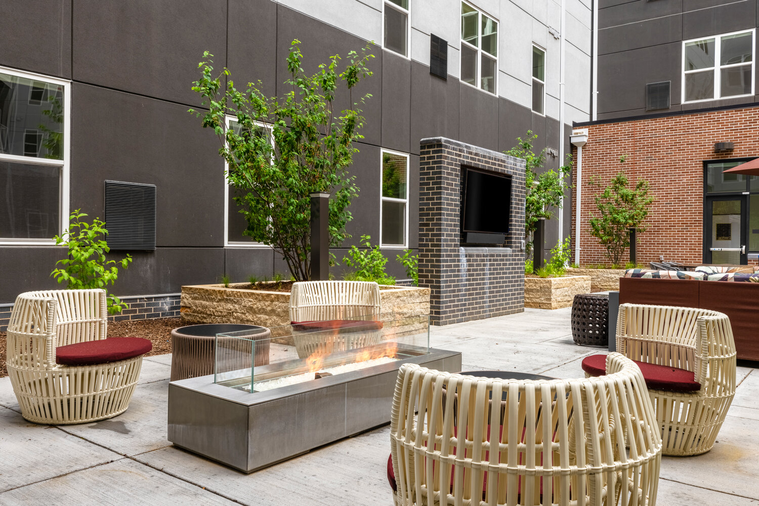 Outdoor Amenity Space Photo Credit: Ray Cavicchio Photography.jpg