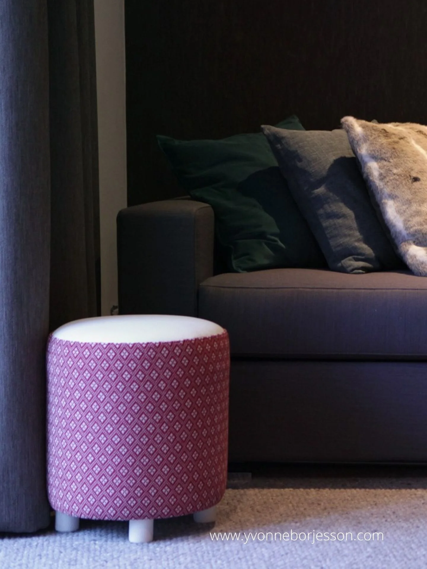 Tabouret Scandinavian Home Couture Red Yvonne Börjesson Paris-Stockholm.jpg