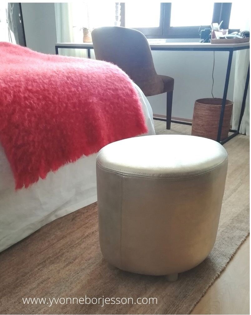 www.yvonneborjesson.com GOLDEN OVALE STOOL.jpg