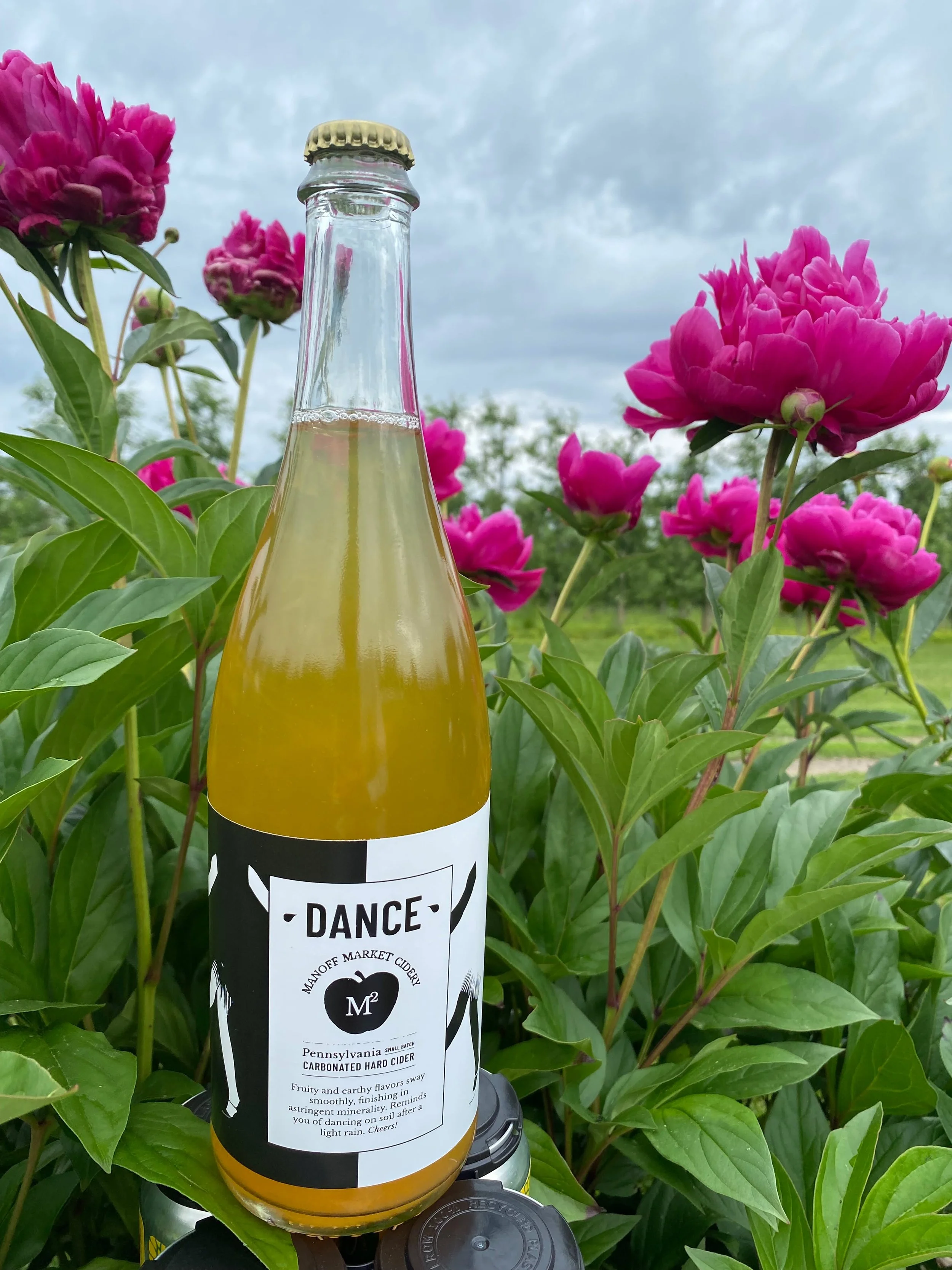 This is one small-batch cider you don't want to miss. "Dance" is an elegant heirloom foxtrot of four powerhouse cider apples: Dabinett, Ashmead&rsquo;s Kernal, Newton Pippin, and Frequin Rouge. 

Luckily, this beautiful upcoming weekend wea