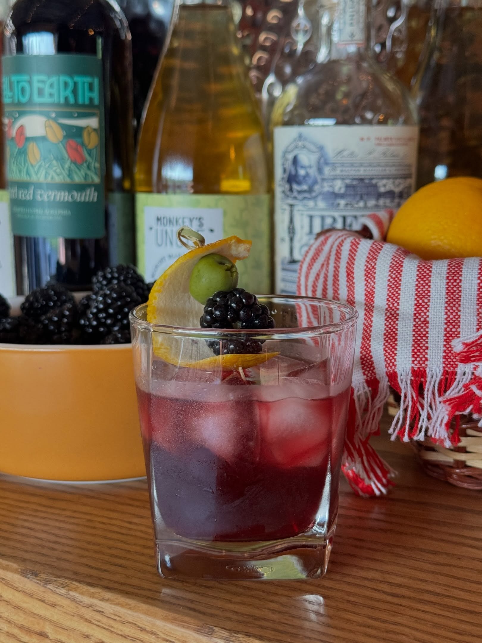 Who said weeknight dinners have to be boring 😉

We hosted the most spectacular dinner in the orchard last night with Chef @daramtesser complete with an exclusive drink by Manoff&rsquo;s own @k_sperling 

Thank you to Dara and her team for a wonderfu