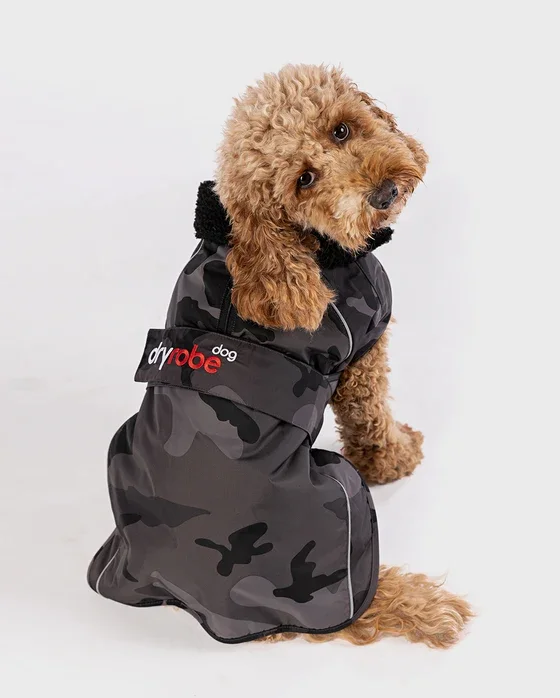 dog-robe-black-camo-2.webp