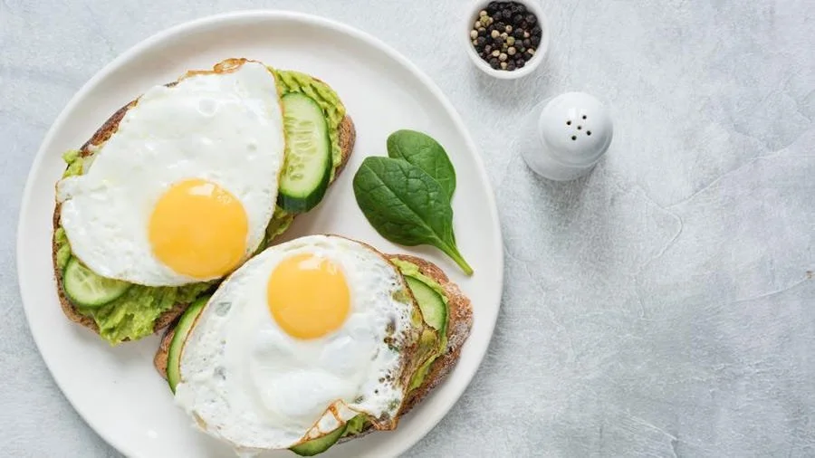 avocado toast with sunny side up eggs