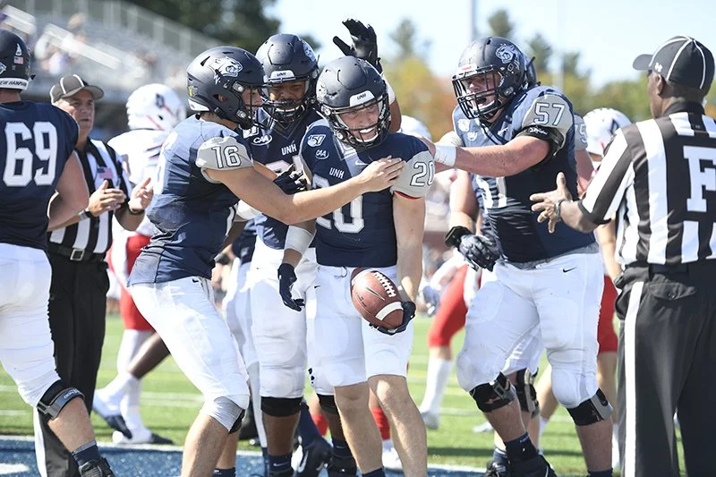 College Football team celebrating touchdown