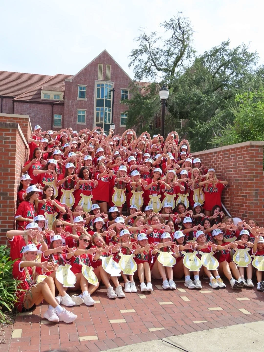Meet Alpha Chi Omega ❤️💚
Read below for more information on their history and a note to PNMs!

Chapter Name: Beta Eta
Open Motto: &ldquo;Together Let Us Seek the Heights&rdquo;
Colors: Scarlett &amp; Olive Green
Symbol: Grecian Lyre
Flower: Red Carn