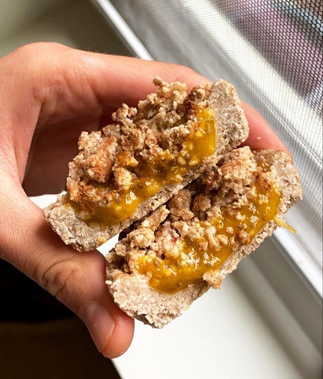 No bake Snickerdoodle Cookies filled with mango jam! {v &amp; gf!}🤩☀️
I wanted to make another no bake cookies recipe (since the last pb chocolate date ones were so delicious!) and love cinnamon so a snickerdoodle worked out just perfectly! And migh