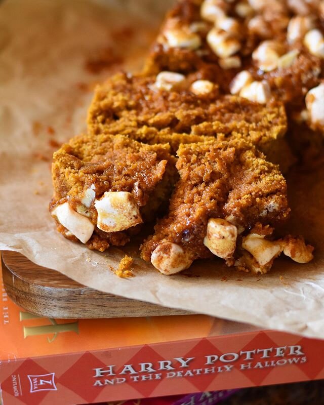 Magic Bread! {epic, v &amp; gf pumpkin bread recipe below, swipe to see how delicious it is!}💫
It felt like the perfect day to bring back this recipe; sweet, gooey, caramelly, and fluffy pumpkin loaf inspired by Harry Potter! It just started raining
